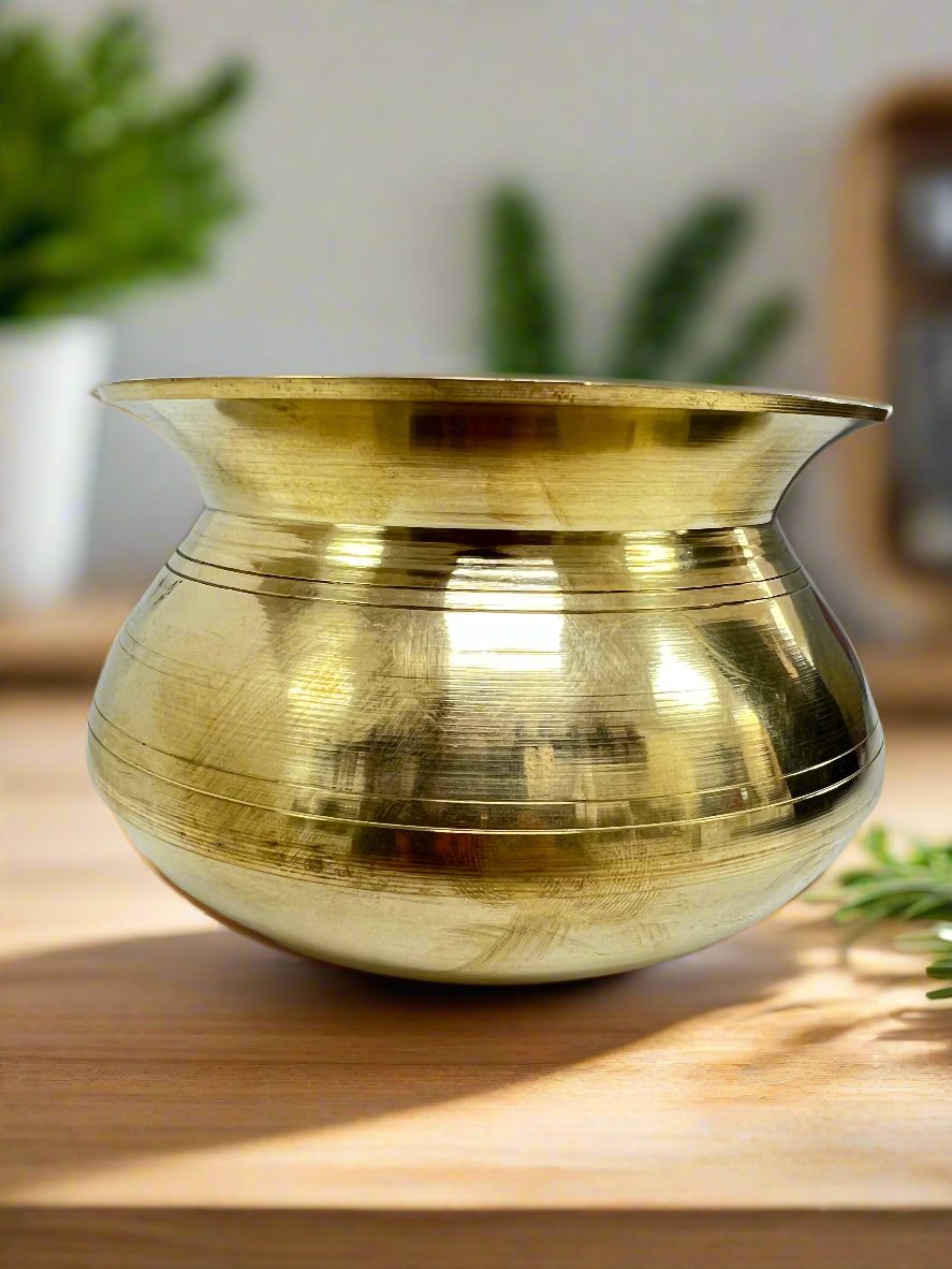 BRASS POT