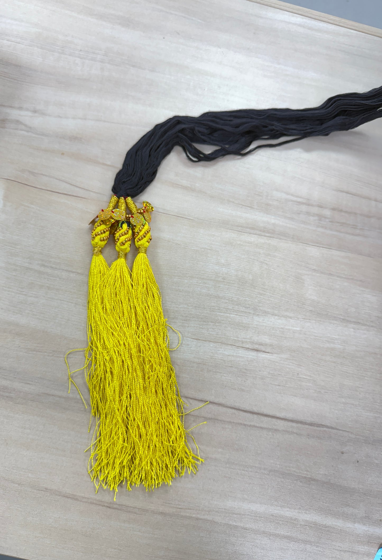 black and yellow lachchha